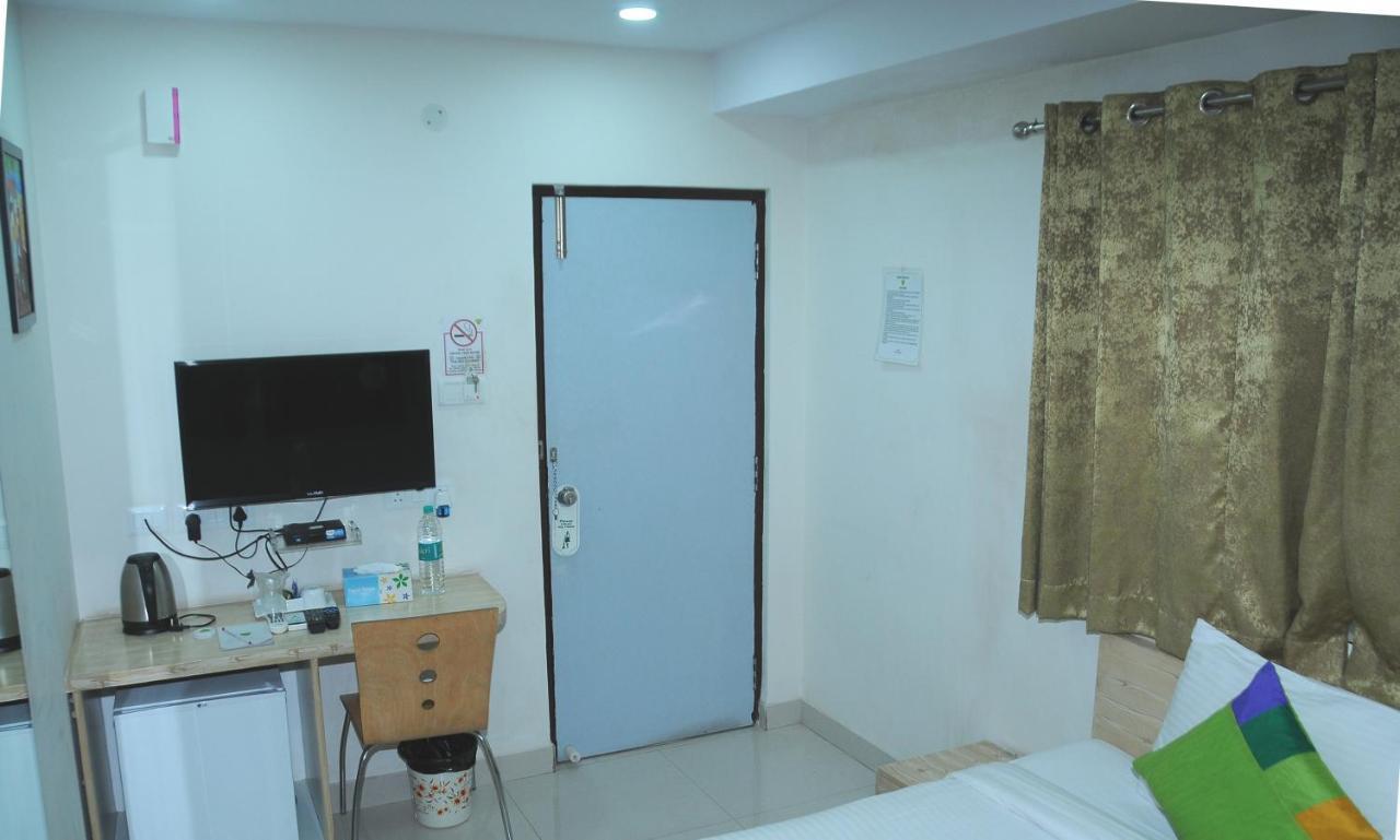 Hotel Pratz Inn Hyderabad Bagian luar foto