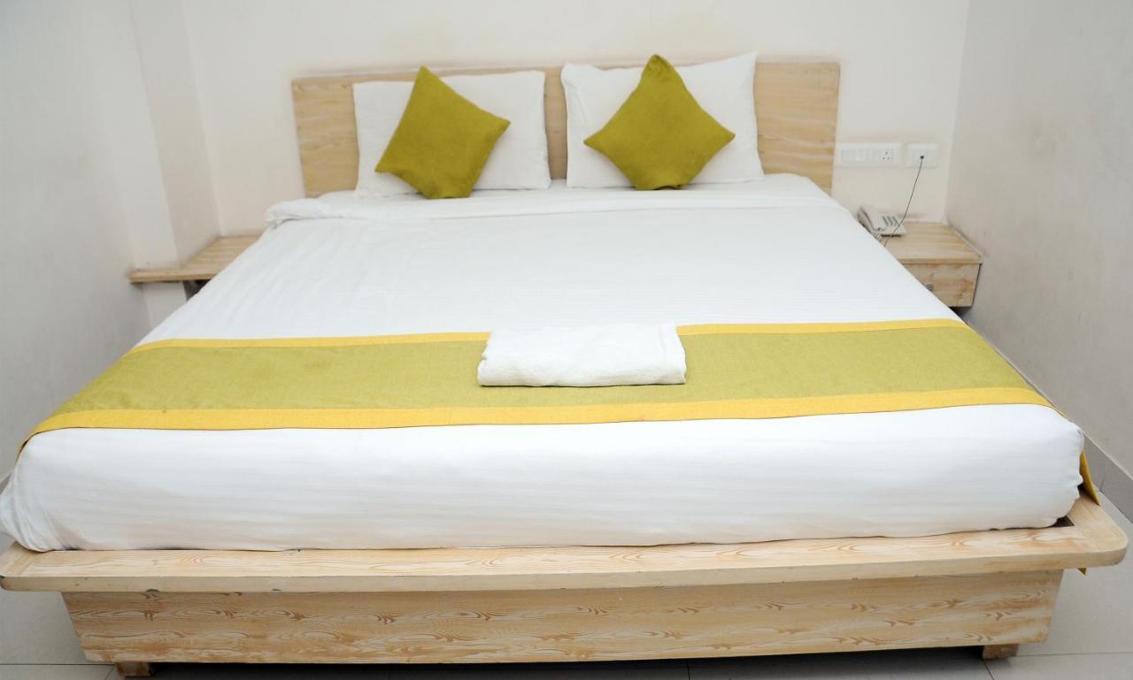 Hotel Pratz Inn Hyderabad Bagian luar foto