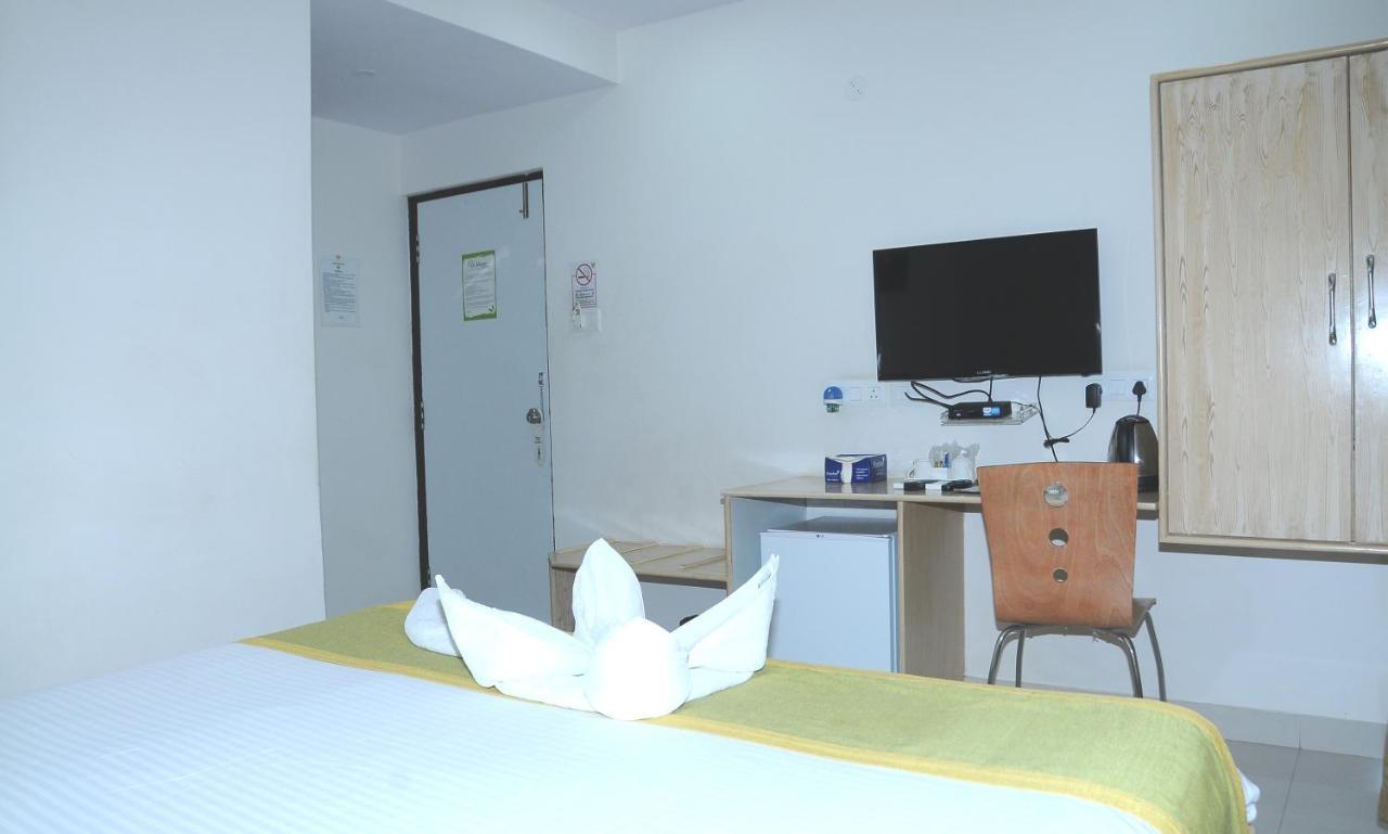 Hotel Pratz Inn Hyderabad Bagian luar foto