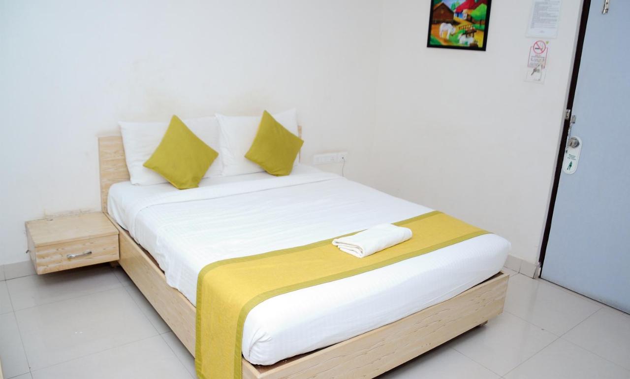 Hotel Pratz Inn Hyderabad Bagian luar foto