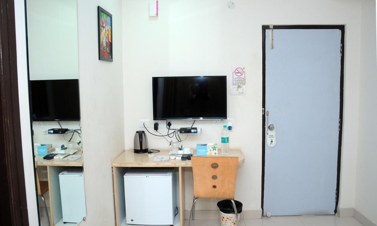 Hotel Pratz Inn Hyderabad Bagian luar foto