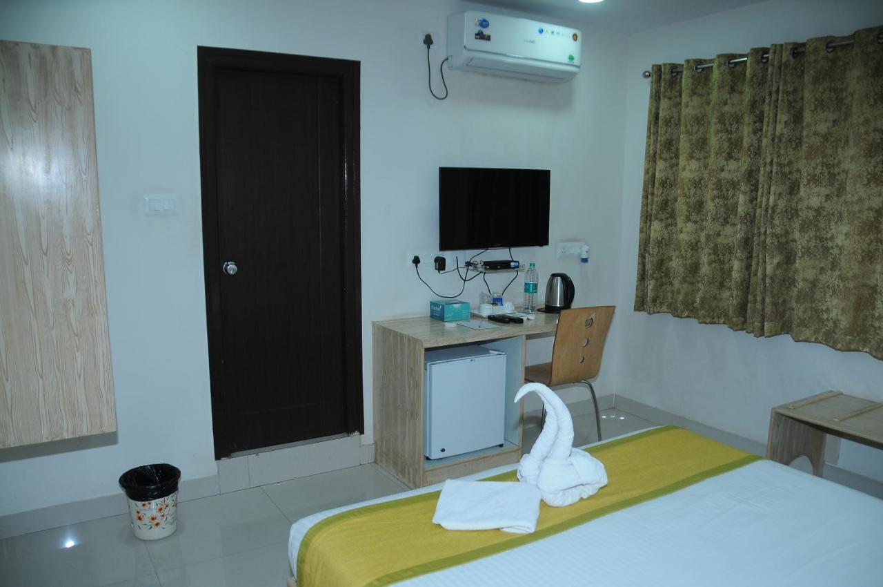 Hotel Pratz Inn Hyderabad Bagian luar foto